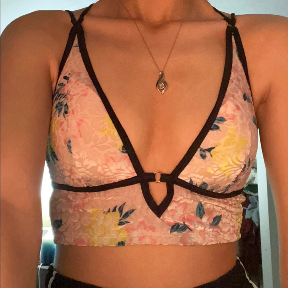 ✨𝕍𝕚𝕔𝕥𝕠𝕣𝕚𝕒 𝕊𝕖𝕔𝕣𝕖𝕥 𝔹𝕣𝕒𝕝𝕖𝕥𝕥𝕖!✨ - Picture 2 of 2